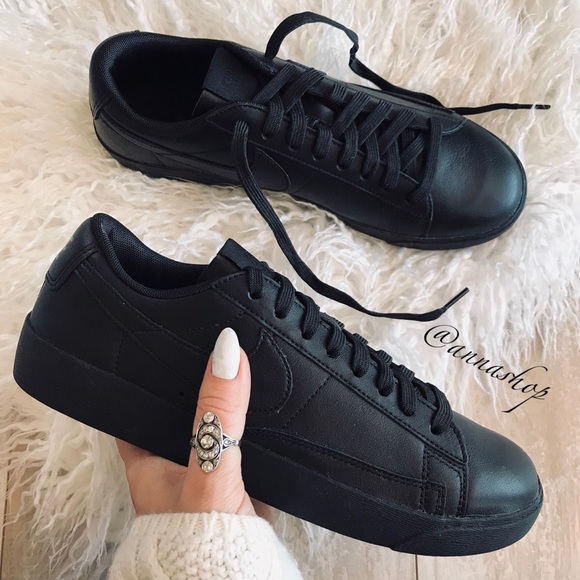 nike blazer low triple black